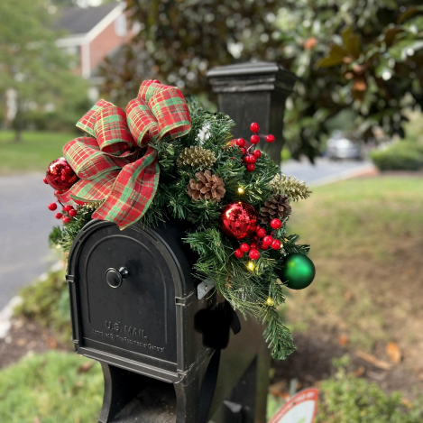 Holiday Mailbox Decor